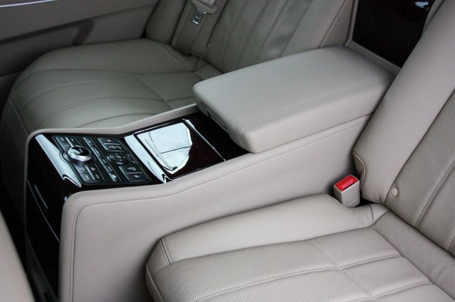  Hyundai Equus Ultimate 2011 года  (фото 21 из 119)